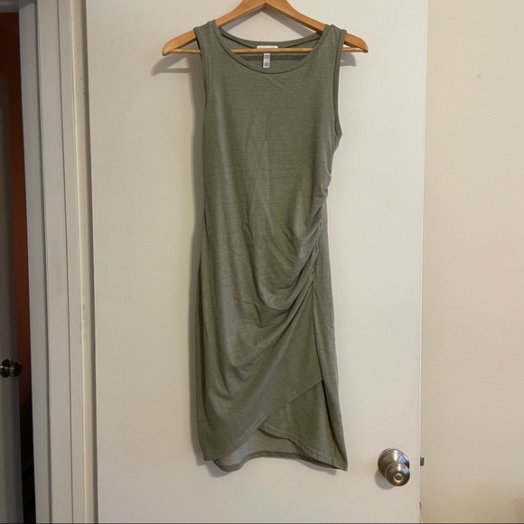 Leith Ruched Cross Front Bodycon Dress - Picture 4 of 5